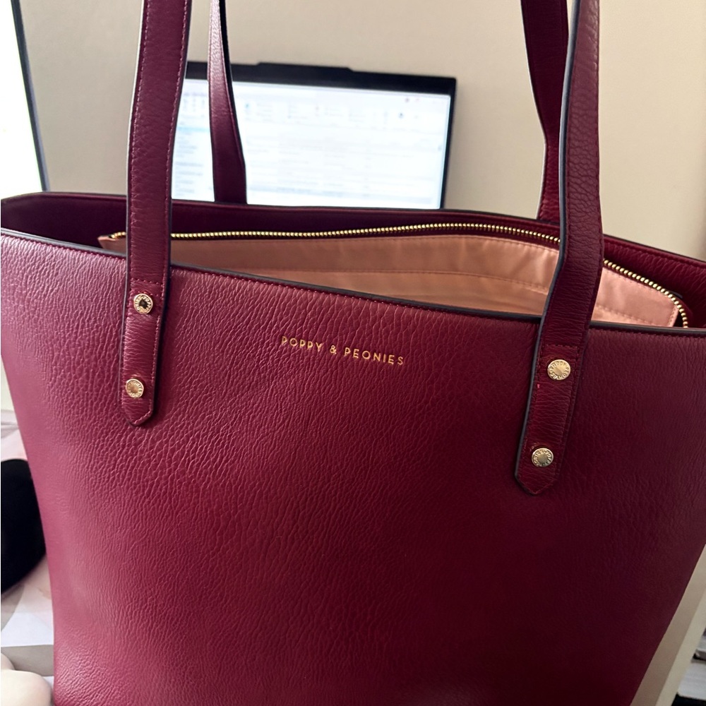 NEW Poppy & Peonies Go Getter Tote Berry colour)